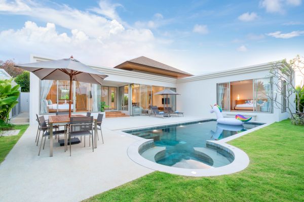 Pool Deck Pouring in Encinitas